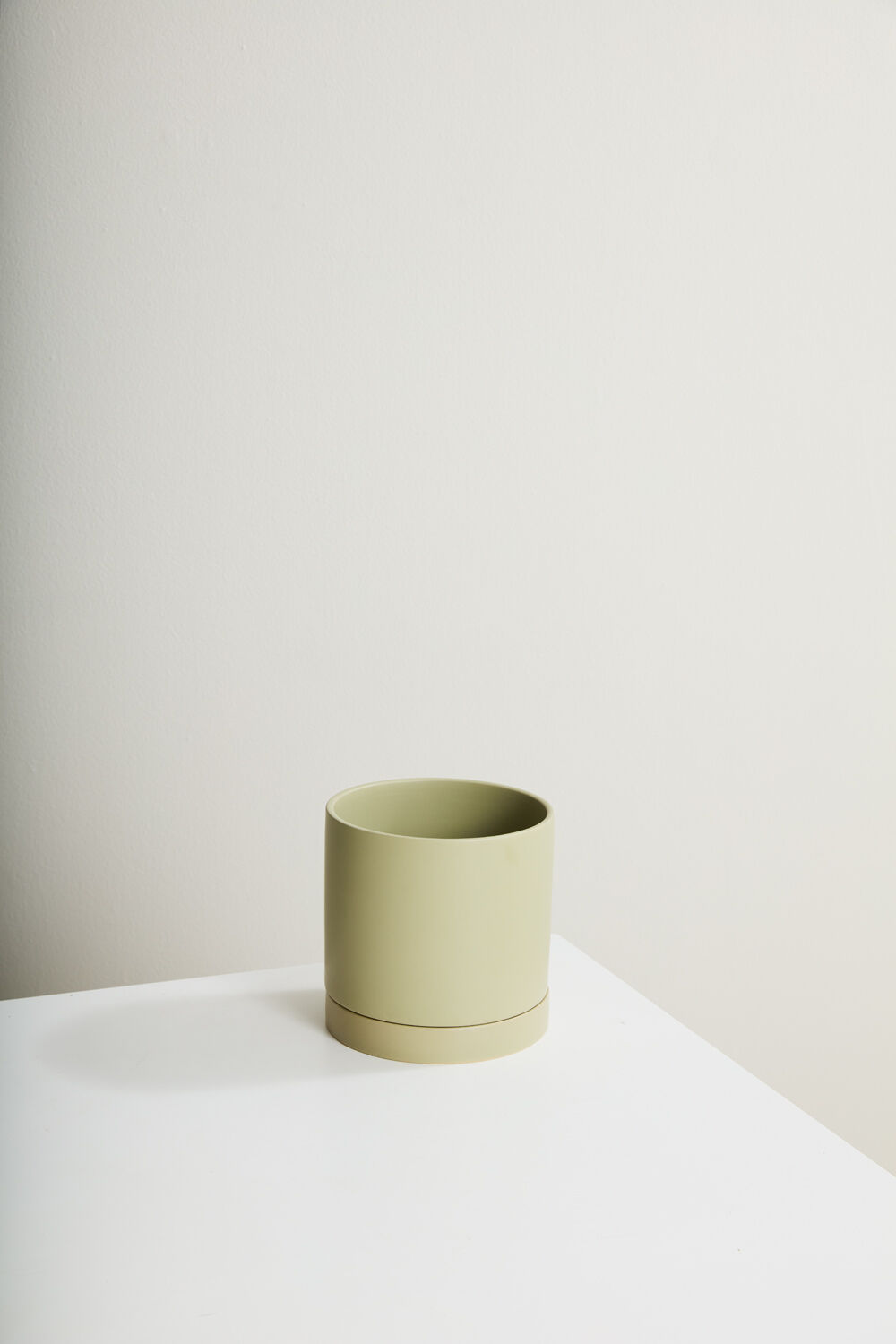 7" Romey Pot + Saucer Light Green